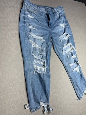American Eagle Outfitters Light Blue Boyfriend Distressed Jeans